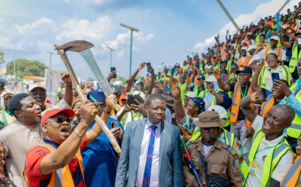 Senator Adeola waves to the crowd during the Empowerment Programme for 6,000 farmers.